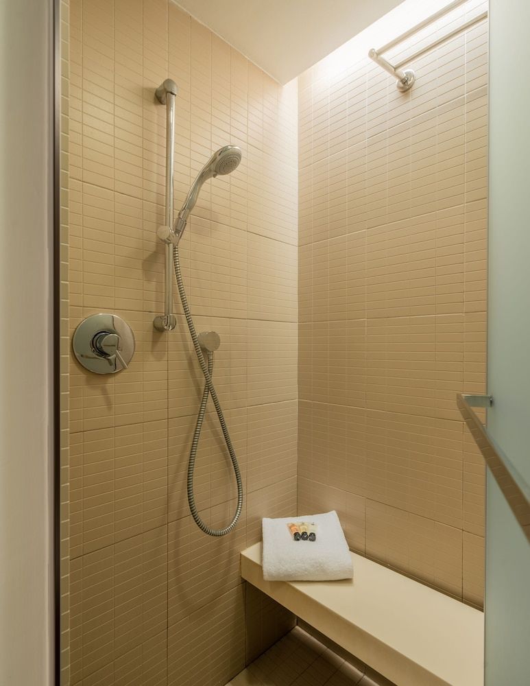 Studio M Hotel Studio Loft, 1 Queen Bed 5