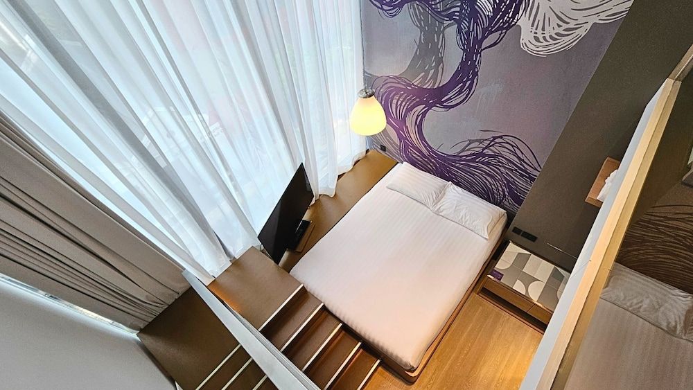 Studio M Hotel Studio Loft, 1 Queen Bed 7