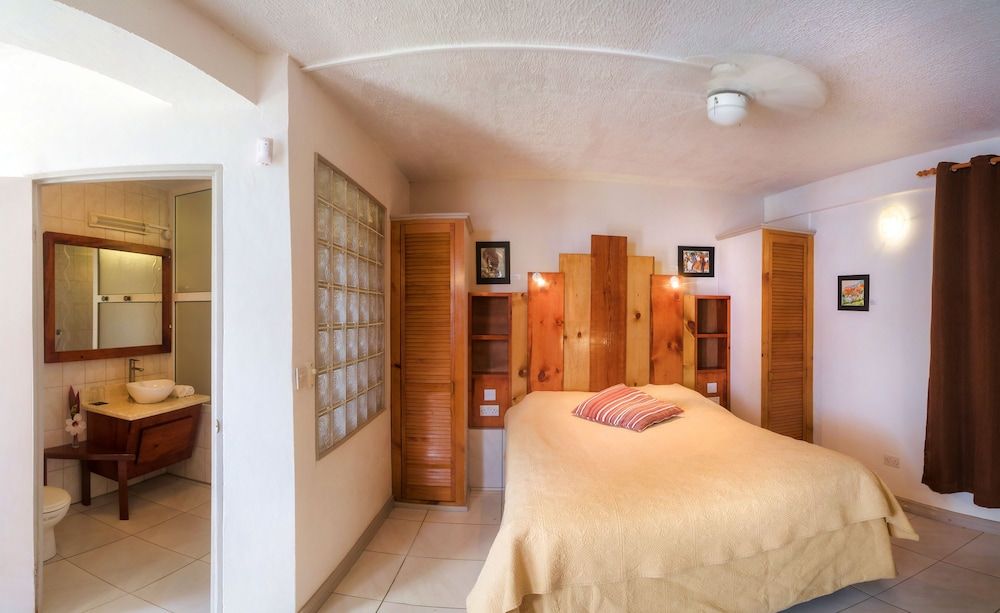 The Champs Comfort Room, 1 Queen Bed, Sea View, Poolside