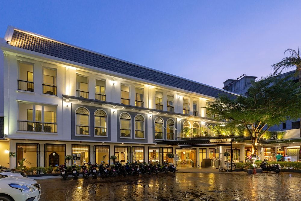 undefined Sawaddi Patong Resort & Spa by Tolani 2