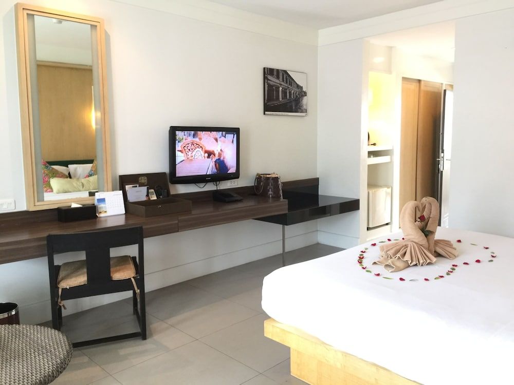 undefined Sawaddi Patong Resort & Spa by Tolani 9