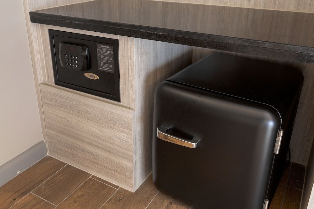 Sawaddi Patong Resort & Spa by Tolani Studio, Pool View 6