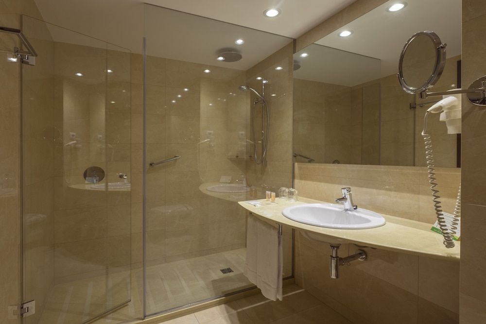 Hotel Gran Ultonia Double Room Single Use, 1 Queen Bed 5