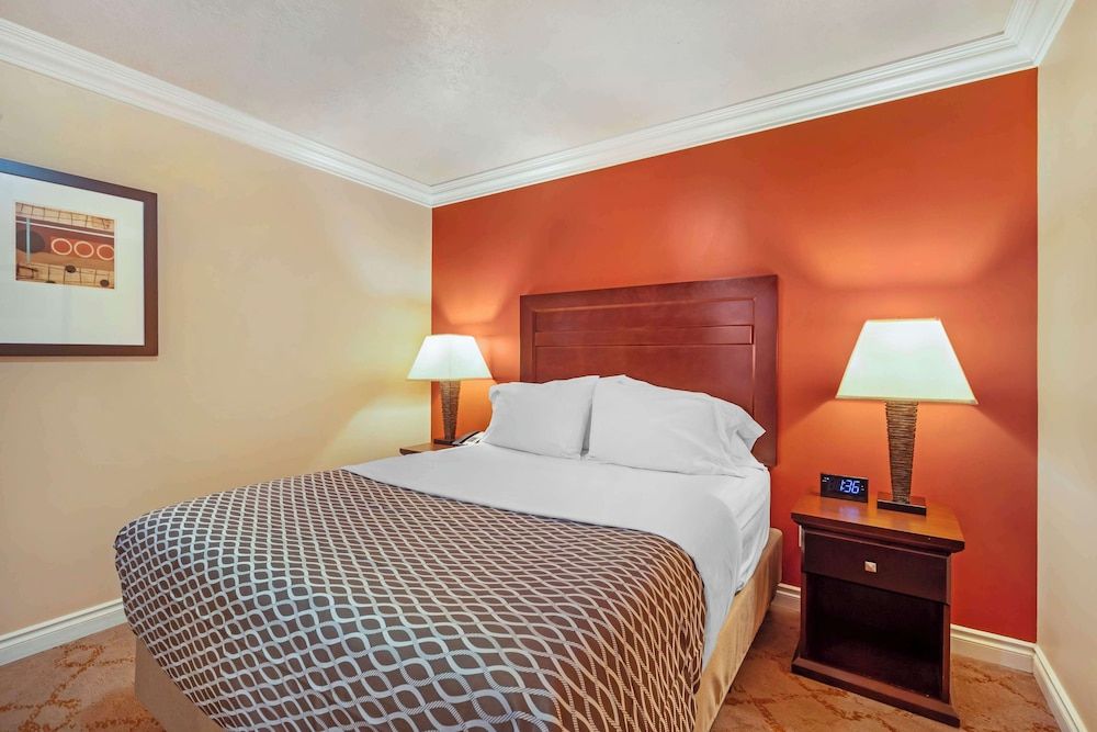 Best Western Plus Mirage Hotel & Resort Standard Apartment, 2 Queen Beds, Non Smoking, Kitchen (Living Room;with Sofabed,FullKit) 2