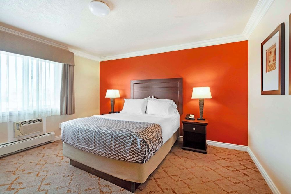 Best Western Plus Mirage Hotel & Resort Standard Apartment, 2 Queen Beds, Non Smoking, Kitchen (Living Room;with Sofabed,FullKit) 3