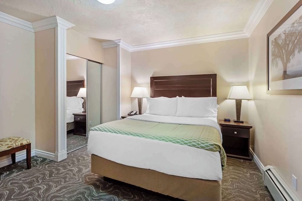 Best Western Plus Mirage Hotel & Resort Suite, 1 Queen Bed, Non Smoking, Refrigerator & Microwave (No Pets in room type) 2