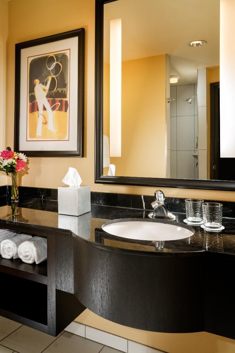 undefined Staypineapple, The Maxwell Hotel, Seattle Center Seattle 7