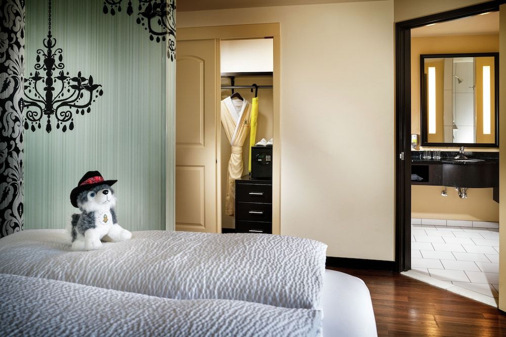 Room, 2 Queen Beds (Divas Dressing)