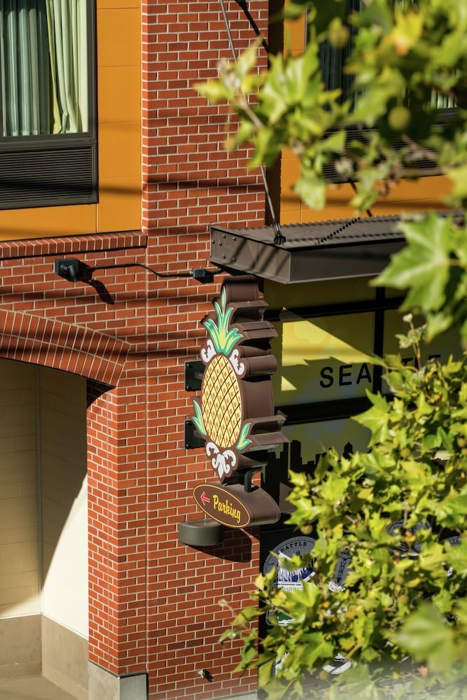 undefined Staypineapple, The Maxwell Hotel, Seattle Center Seattle 2