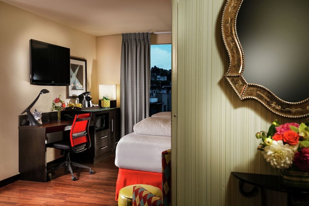 Staypineapple, The Maxwell Hotel, Seattle Center Seattle Room, 1 King Bed 9
