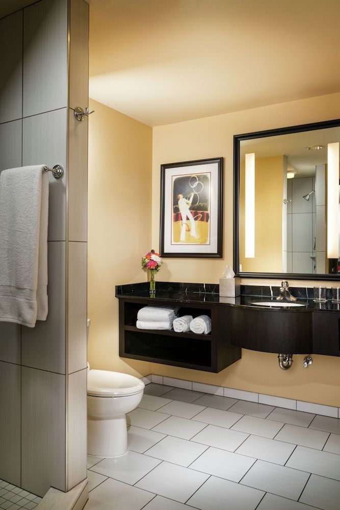 Staypineapple, The Maxwell Hotel, Seattle Center Seattle Room, 1 King Bed 6