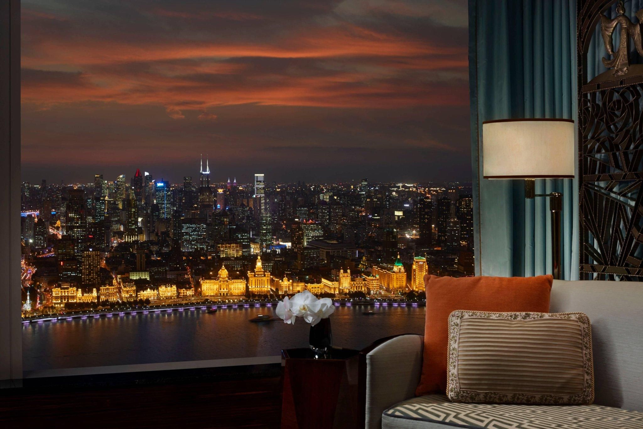 Guest room, 1 King, The Bund view