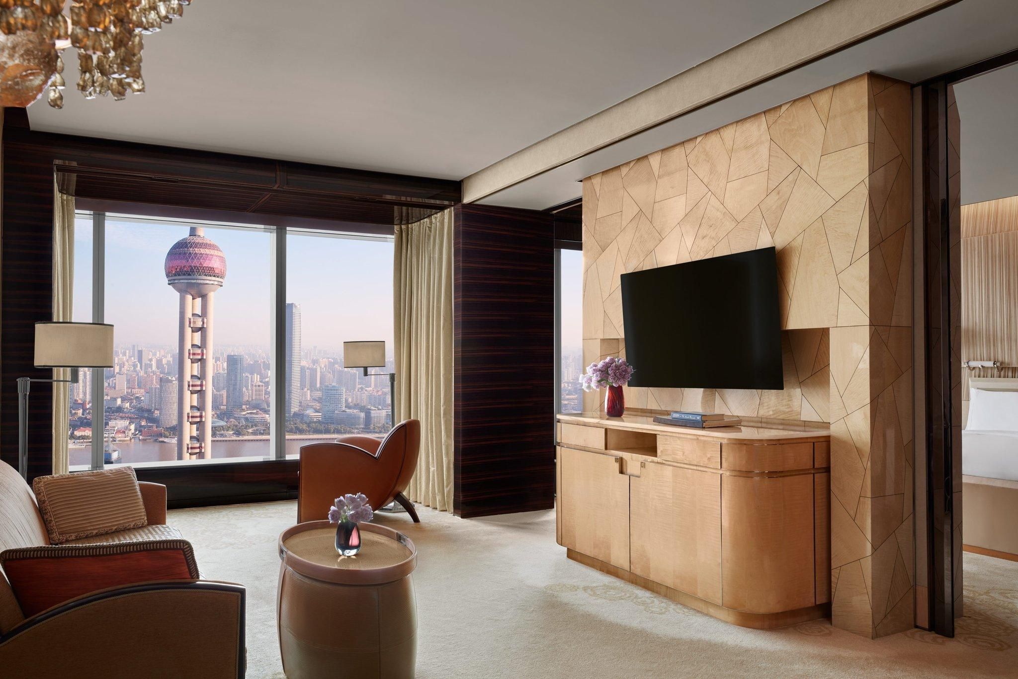 Club lounge access, 1 Bedroom Suite, 1 King, Pearl Tower view