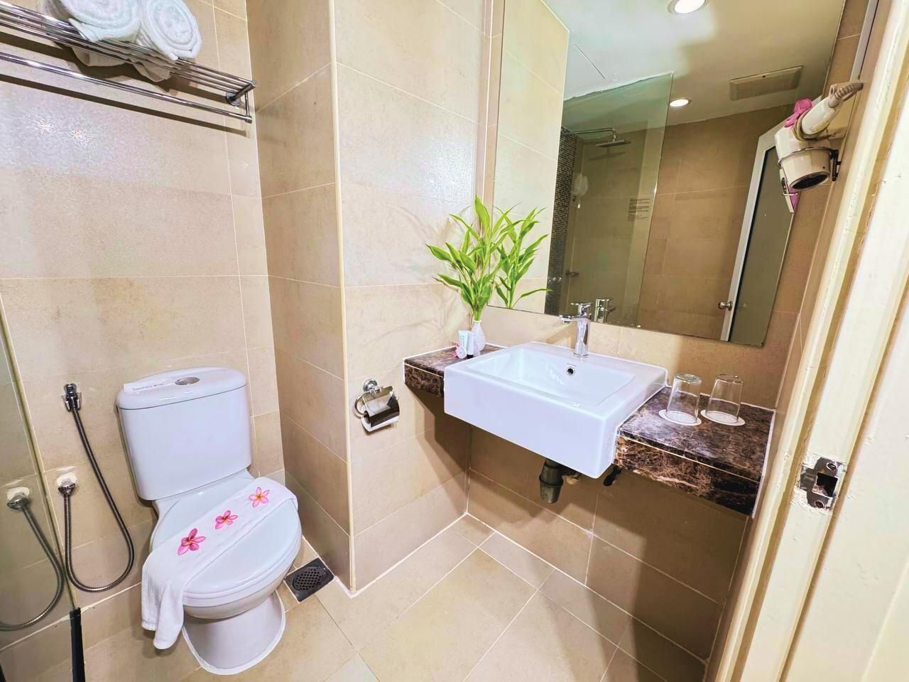 undefined Bella Vista Waterfront Resort 6