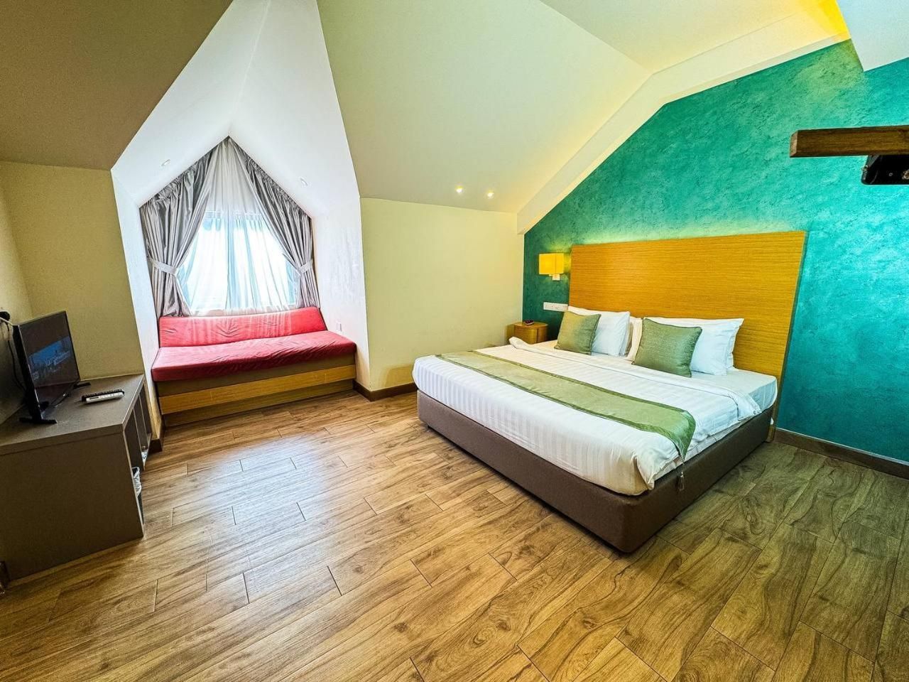 undefined Bella Vista Waterfront Resort 7