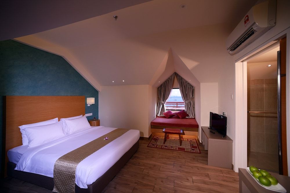 undefined Bella Vista Waterfront Resort 4