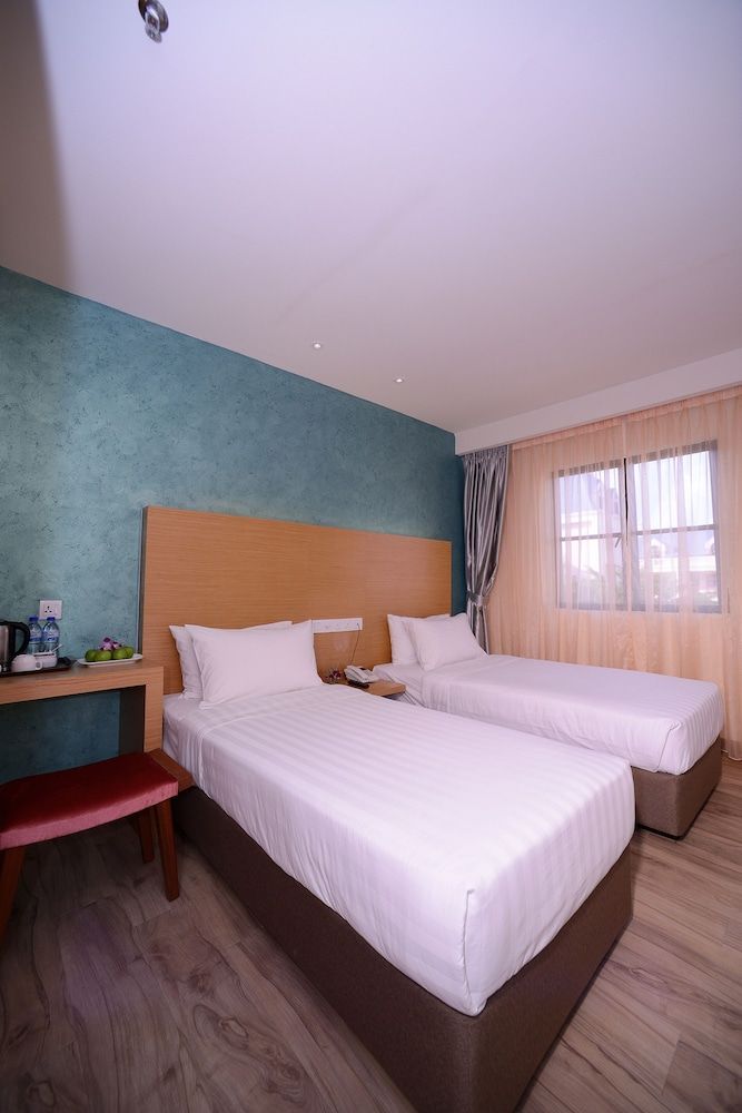undefined Bella Vista Waterfront Resort 8