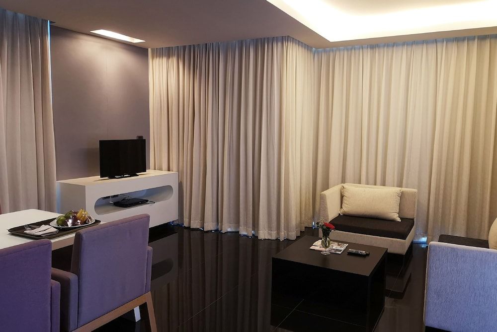 undefined Tsix5 Hotel 6