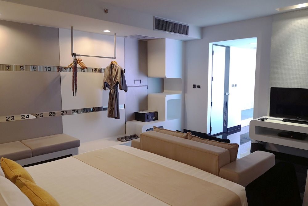 undefined Tsix5 Hotel 10