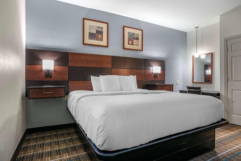 Suite, 1 King Bed, Non Smoking