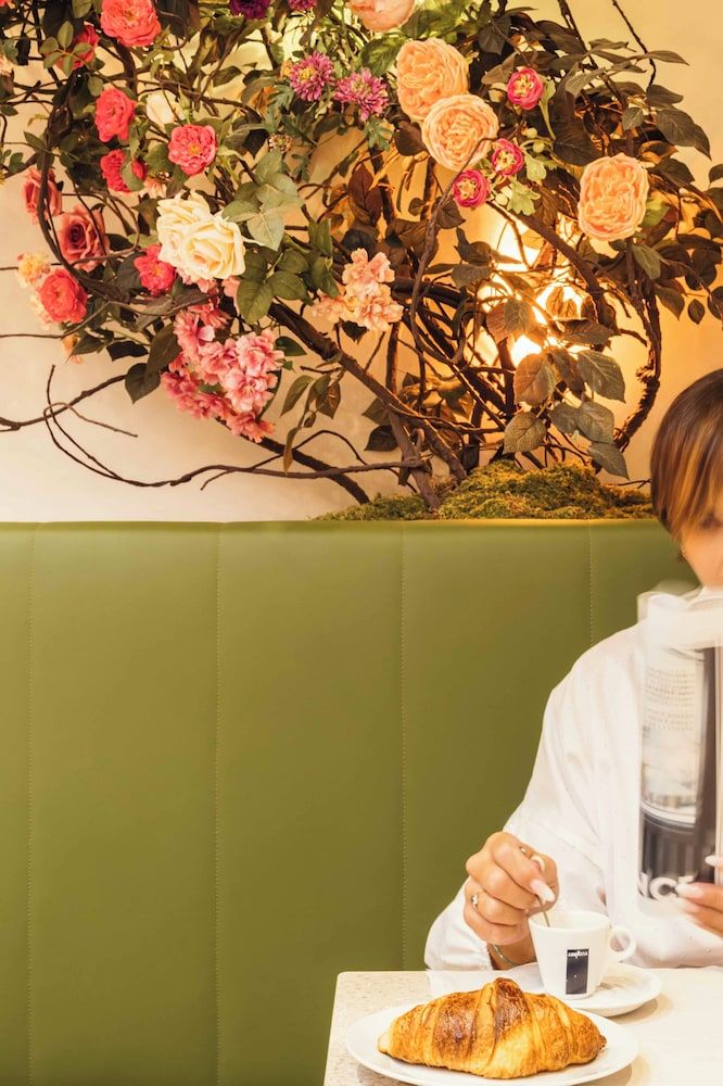 undefined Genius Hotel Downtown 10