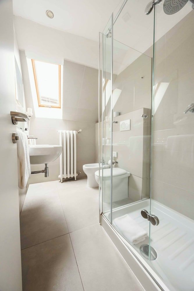 Genius Hotel Downtown Standard Double or Twin Room 9