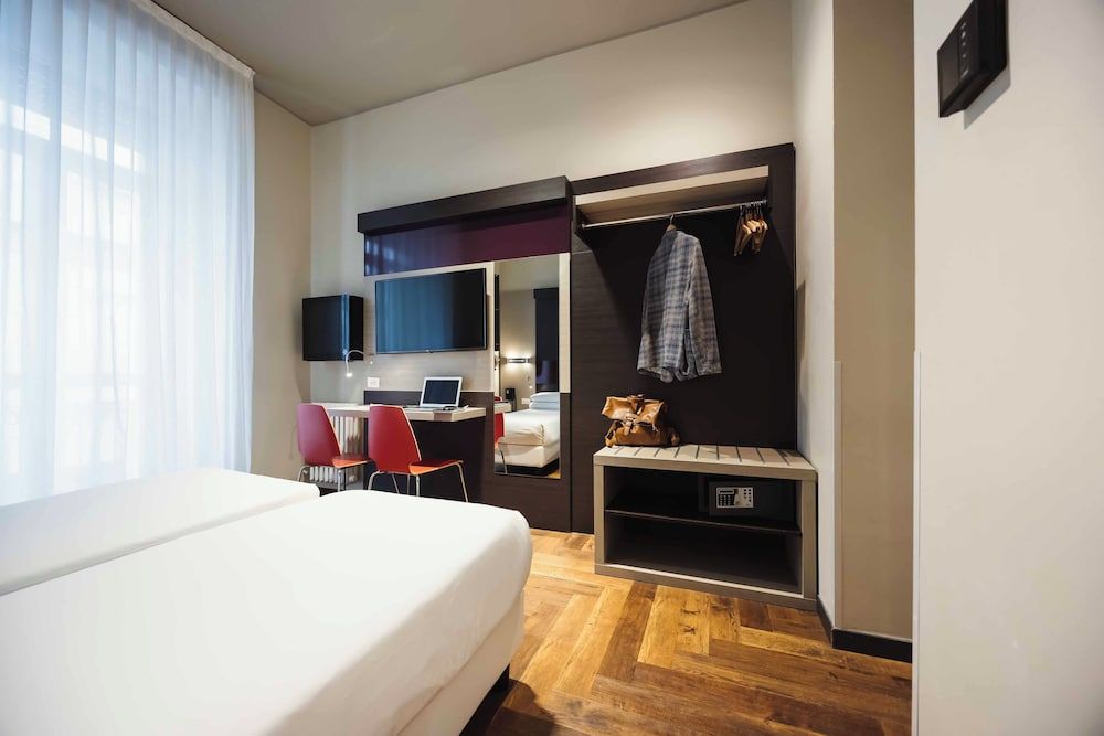 Genius Hotel Downtown Standard Double or Twin Room 2