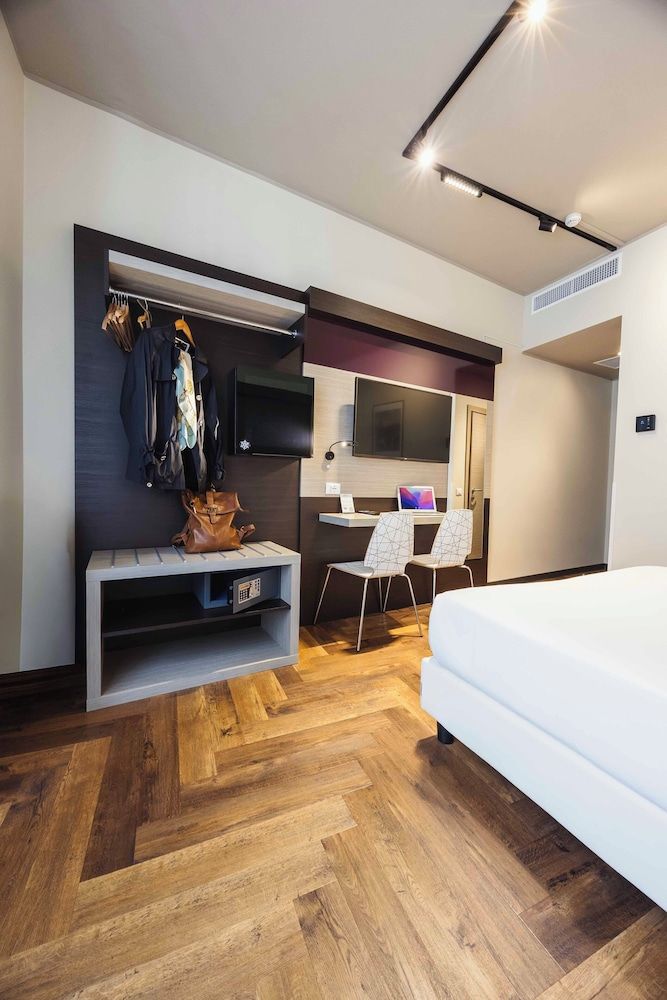 Genius Hotel Downtown Standard Double or Twin Room