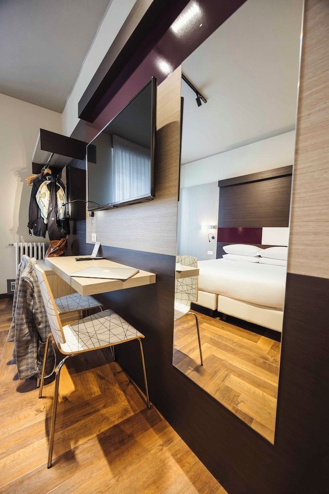 Genius Hotel Downtown Standard Double or Twin Room 6