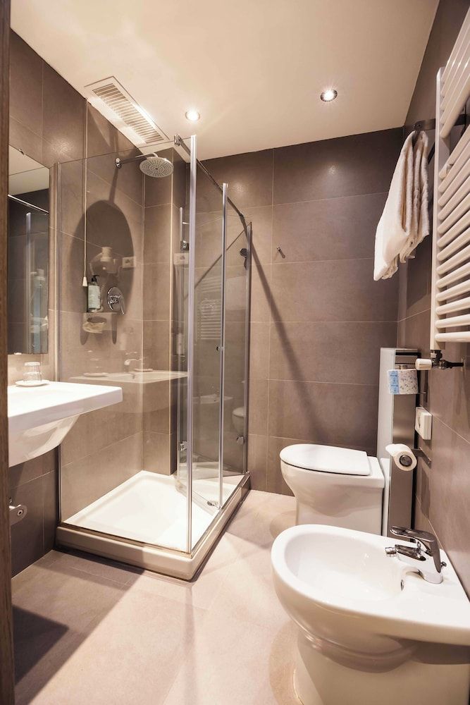 undefined Genius Hotel Downtown 5