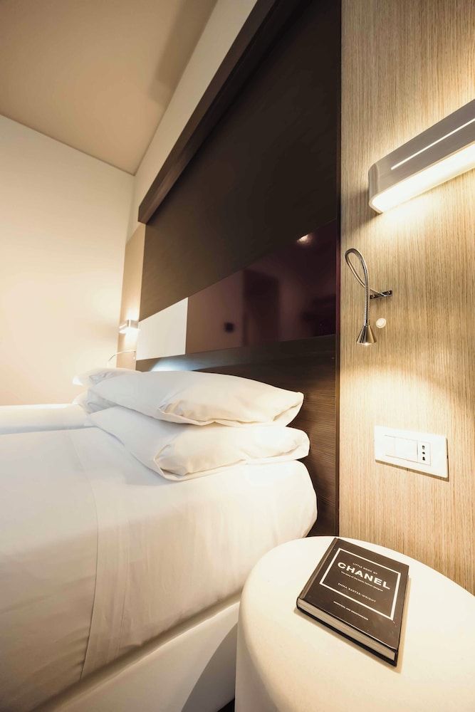 Genius Hotel Downtown Standard Double or Twin Room 12