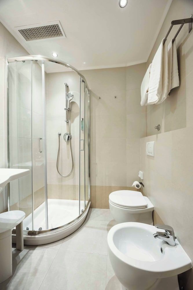 Genius Hotel Downtown Standard Double or Twin Room 7