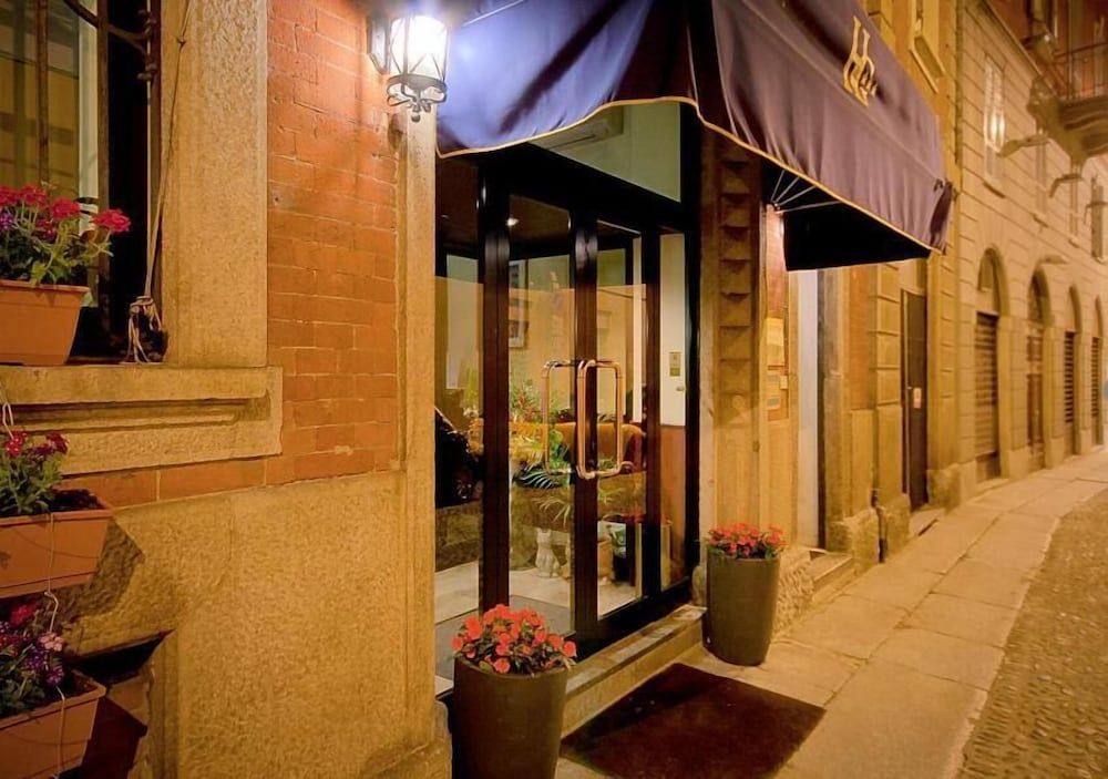 undefined Genius Hotel Downtown 2