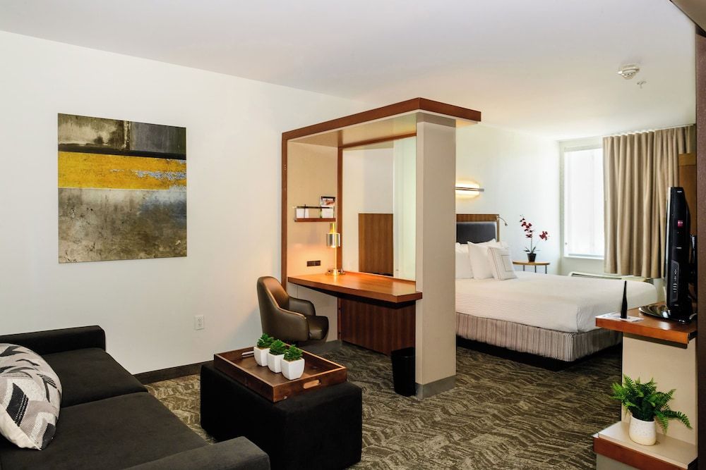 Studio, Multiple Beds (Mobility/Hearing Accessible, Tub)