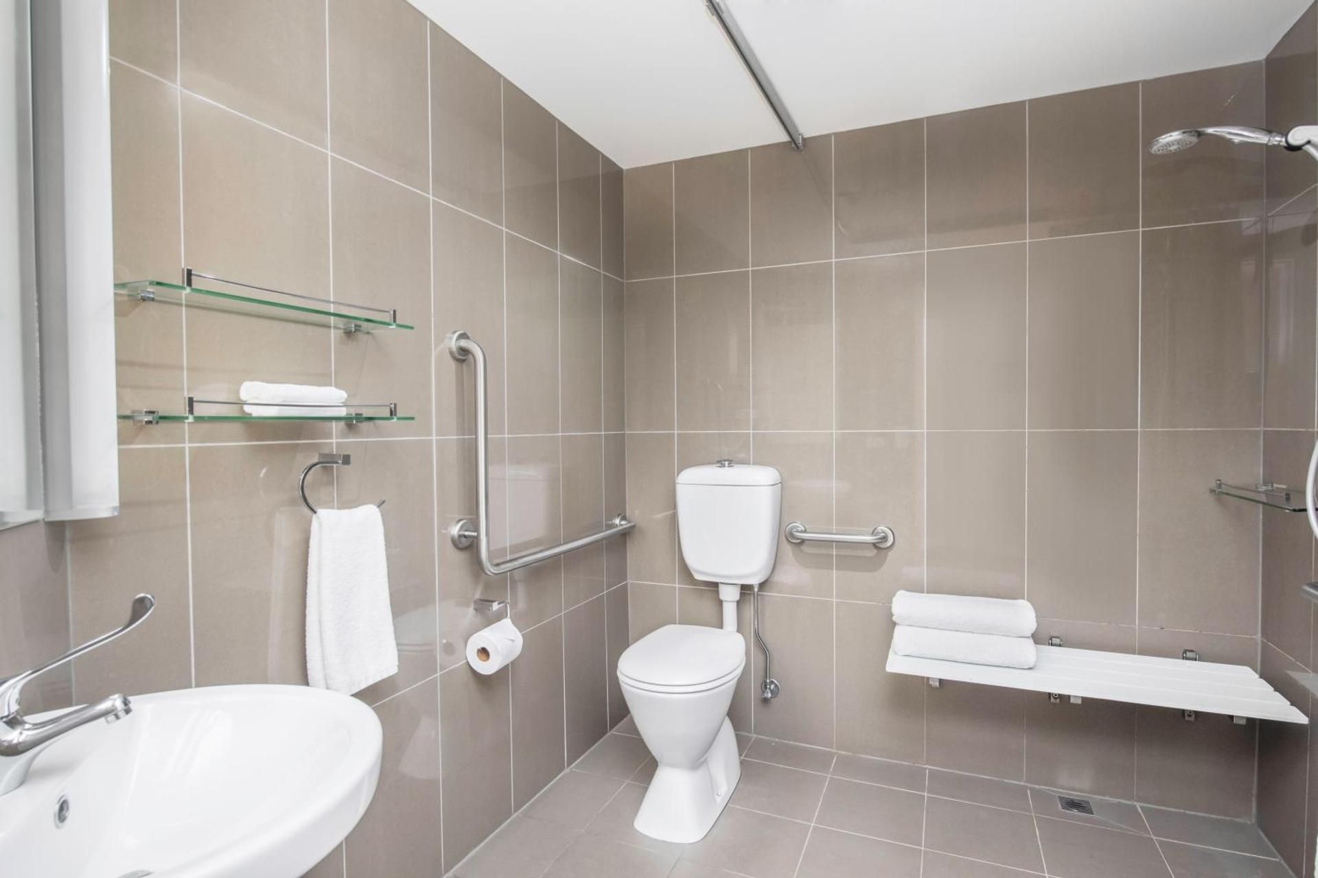 Mantra on Collins Hobart King Room 3