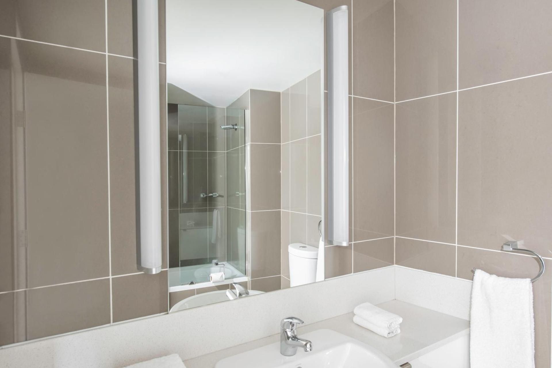 Mantra on Collins Hobart King Room 2