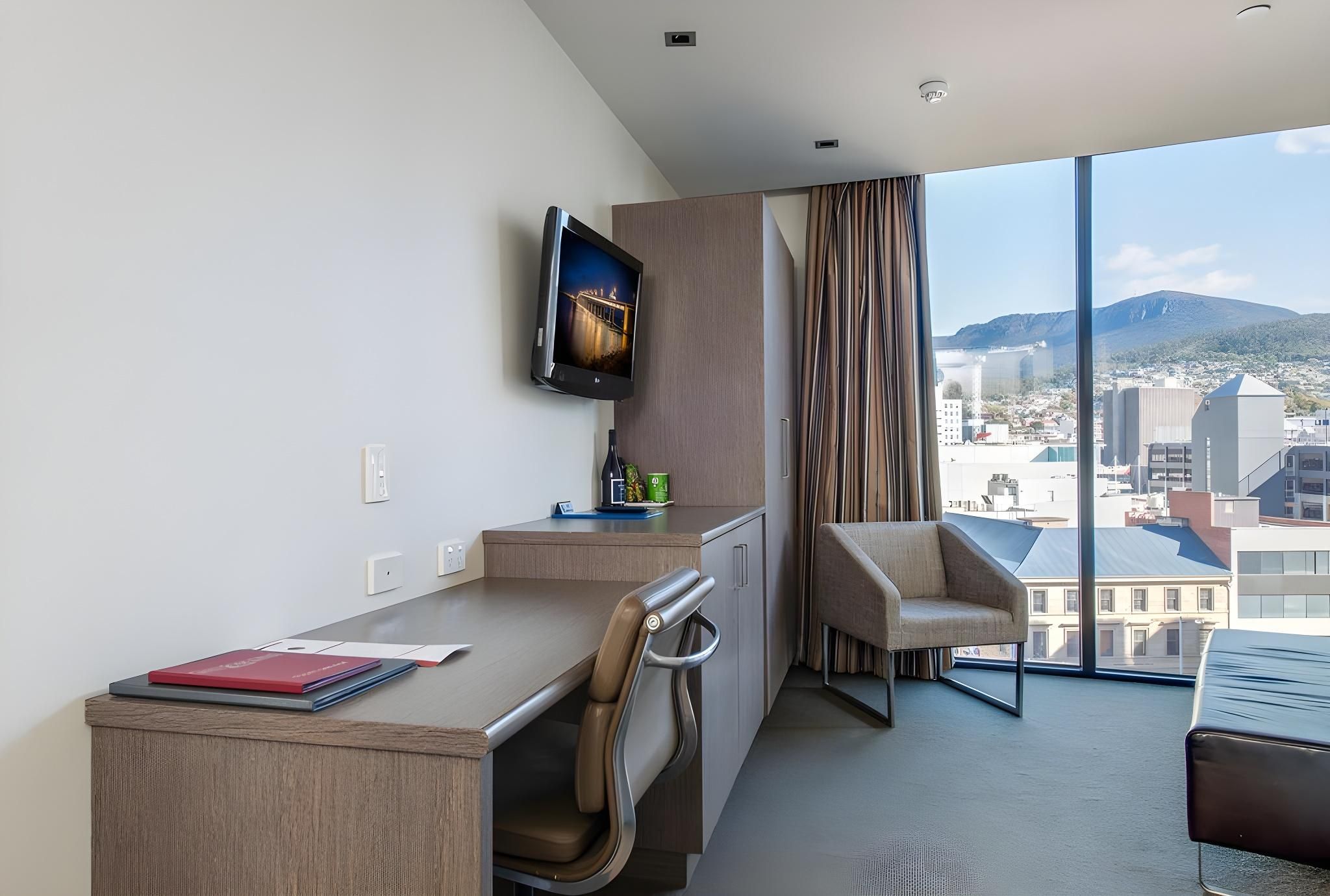 Mantra on Collins Hobart Hotel Executive Queen Room 3