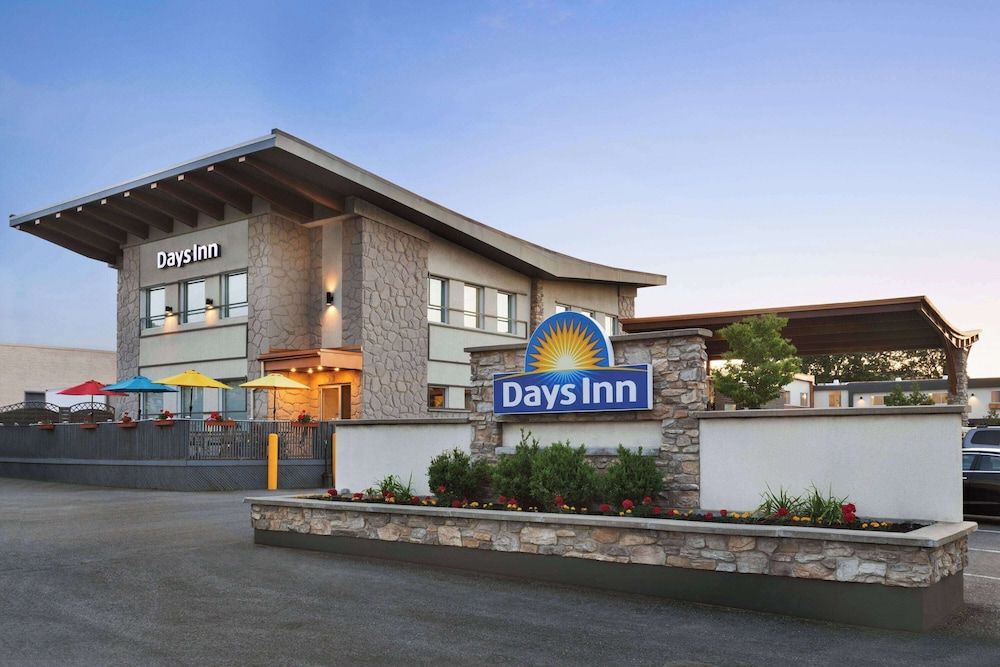 undefined Days Inn by Wyndham Montreal East 8