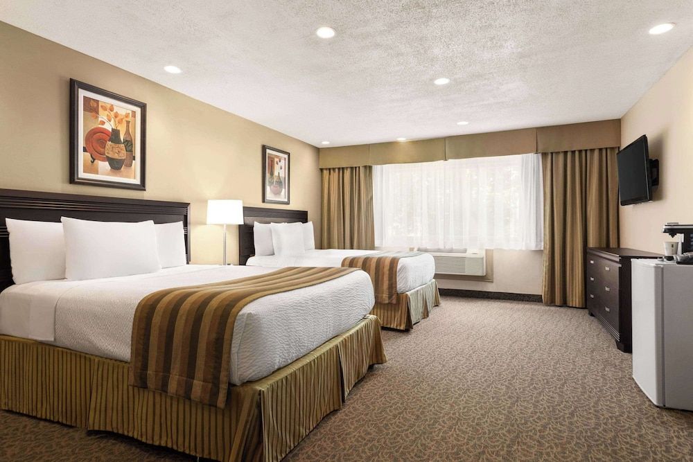 undefined Days Inn by Wyndham Montreal East 5