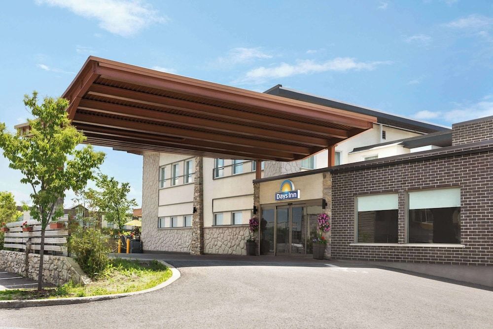 undefined Days Inn by Wyndham Montreal East 7