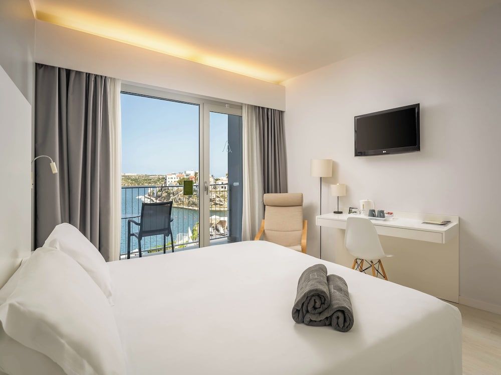 Premium Double Room Single Use, Sea View (& Pool view)
