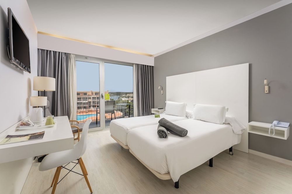 Double Room Single Use, Partial Sea View