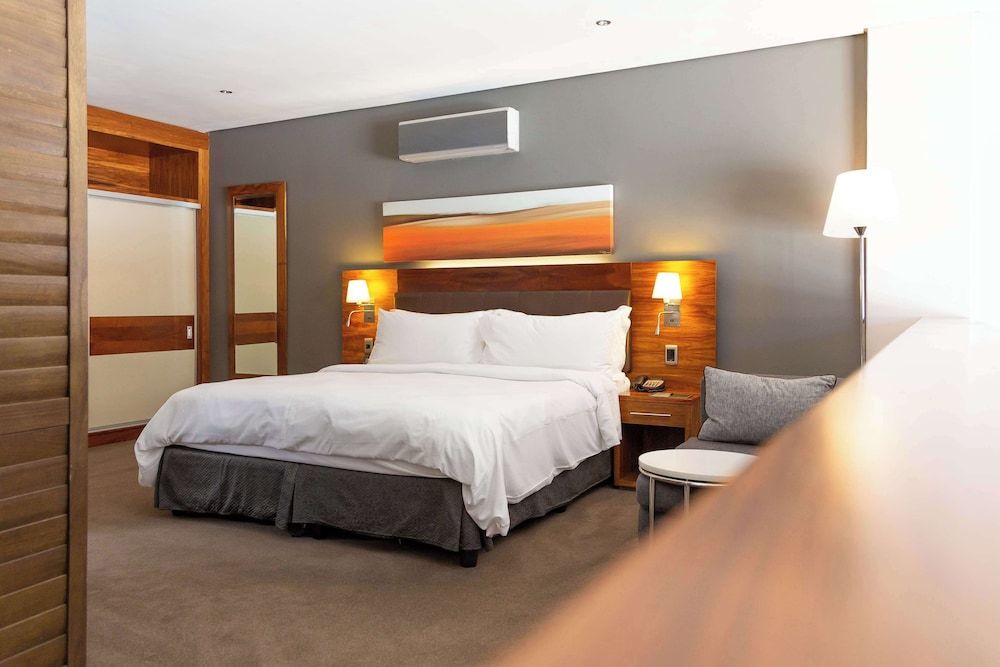 DoubleTree by Hilton Cape Town - Upper Eastside Room, 1 Queen Bed 2