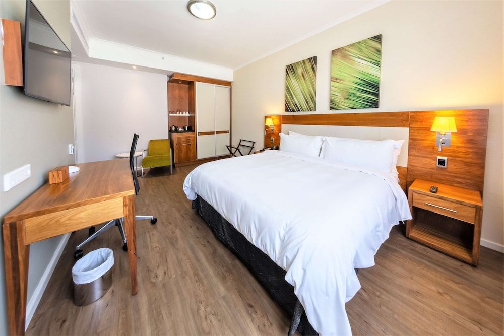 DoubleTree by Hilton Cape Town - Upper Eastside Room, 1 Queen Bed