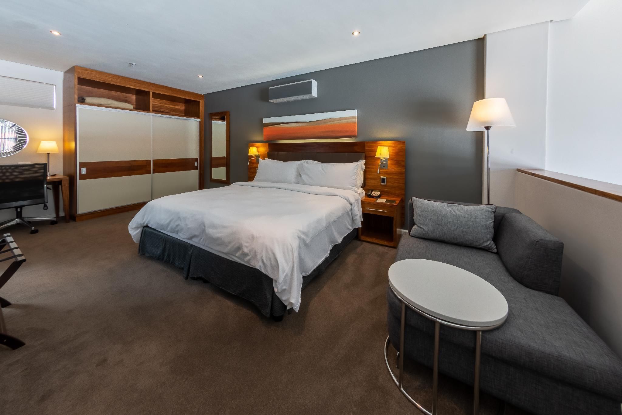 undefined DoubleTree by Hilton Cape Town - Upper Eastside 10