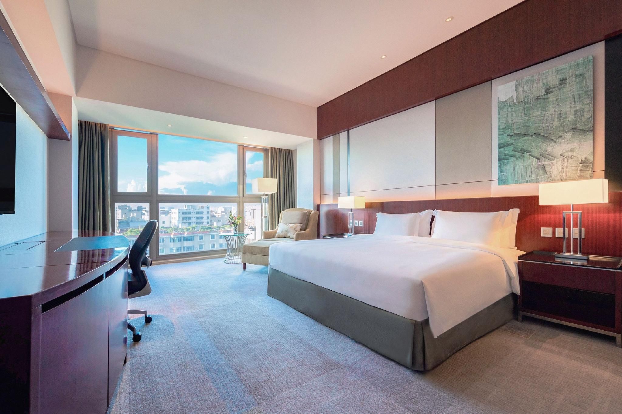Deluxe King Bed