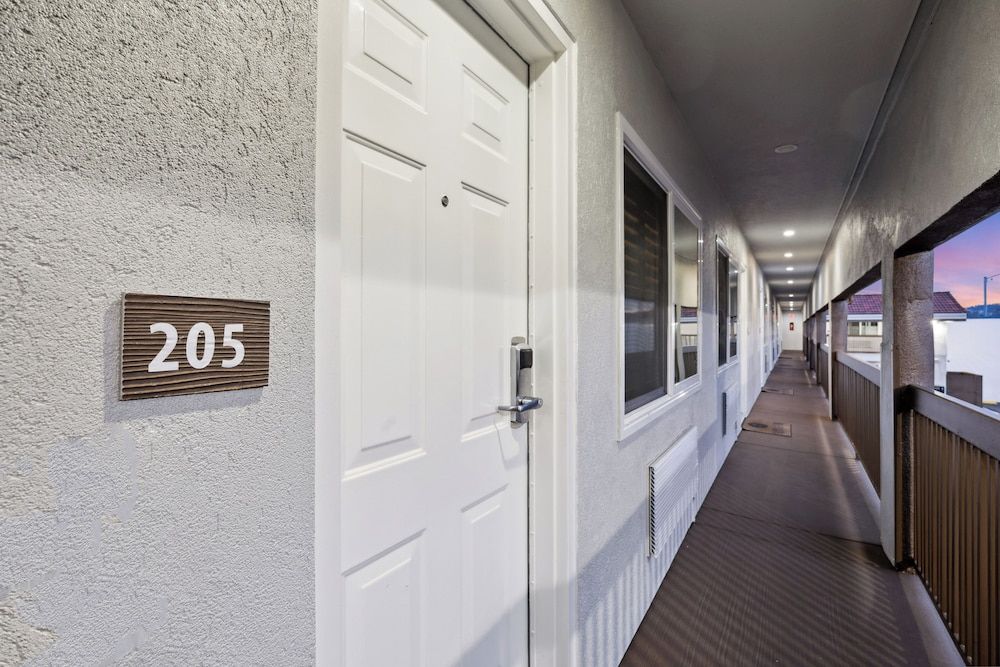 undefined Bayhill Inn 10