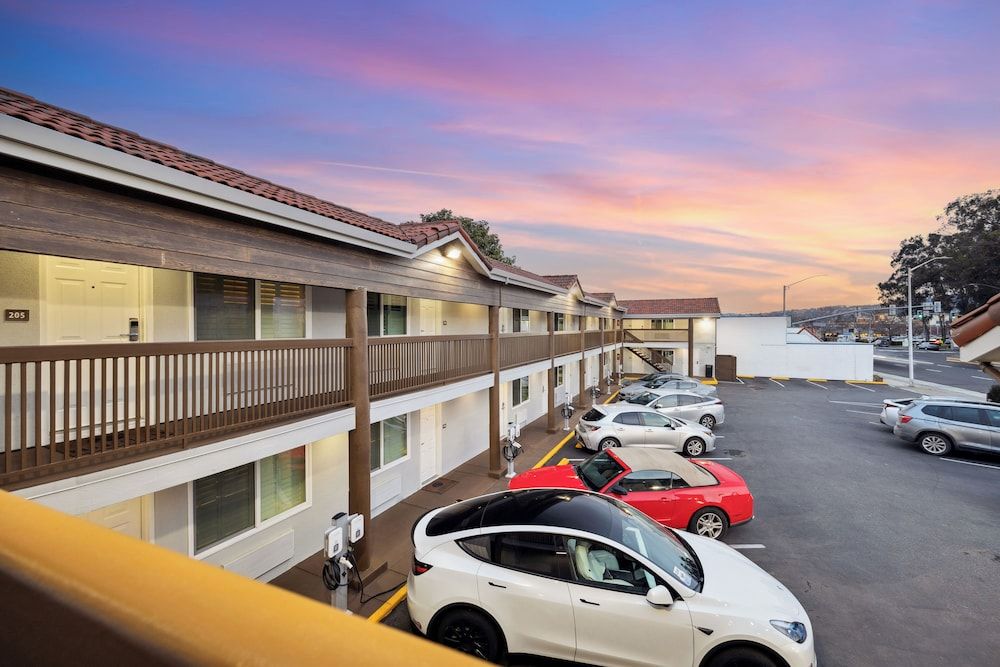 undefined Bayhill Inn 3