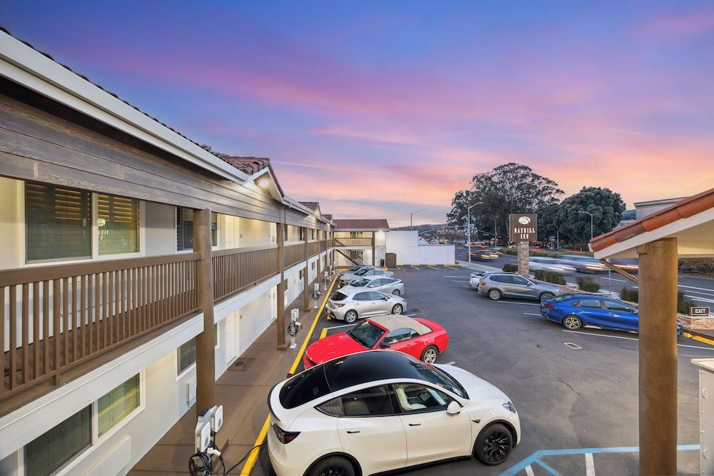 undefined Bayhill Inn 4