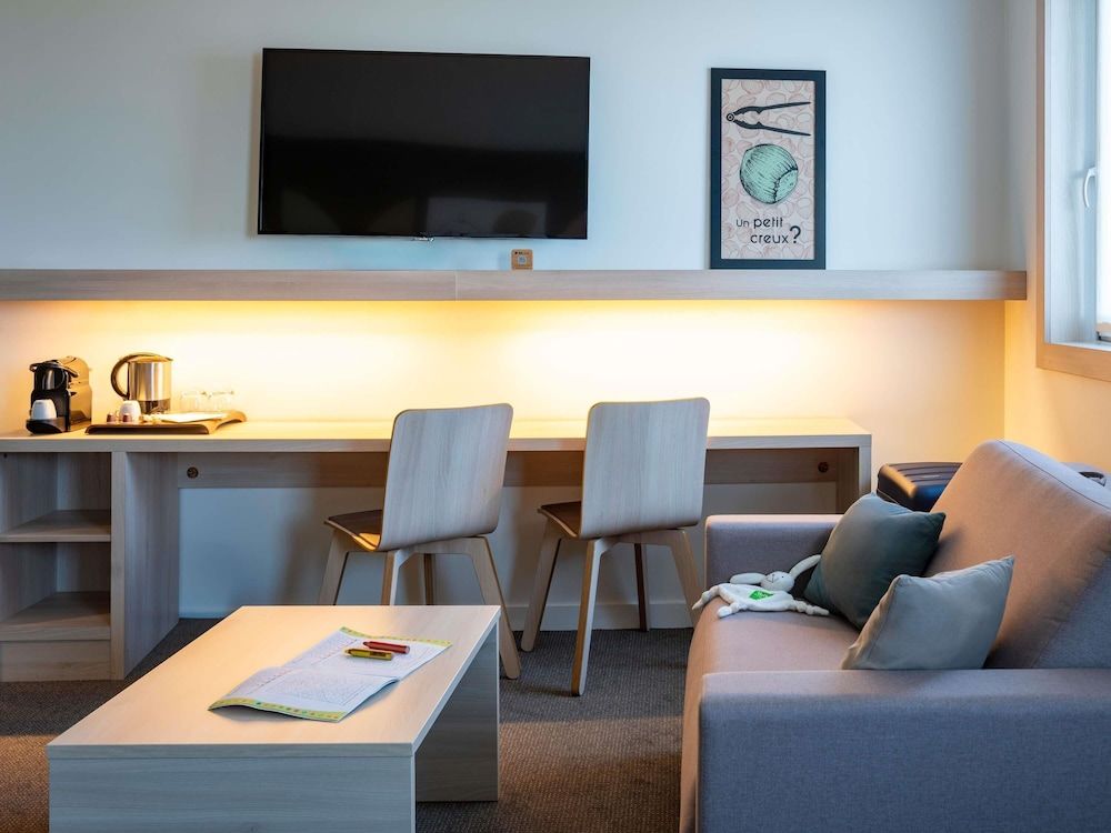 ibis Styles Guéret Family Room, Multiple Beds 6